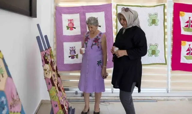 Kadınlar el emeği göz nuru ürünlerini sergiledi