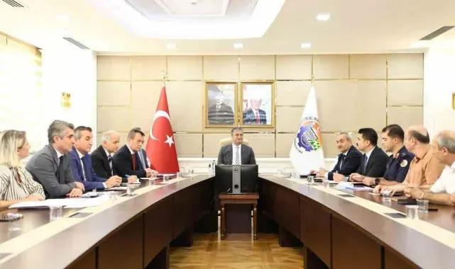 Vali Yavuz, merkez ilçe köy muhtarlarıyla bir araya geldi