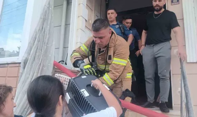 Keşan'da apartman dairesinde yangın: İtfaiye eri yaralandı, ev sahibi fenalaştı