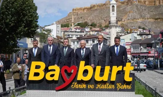 Bakan Güler, esnafı ziyaret etti