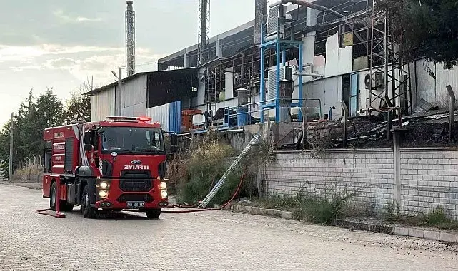 Elazığ'da yalıtım fabrikasında çıkan yangın 3,5 saatlik çalışmayla söndürüldü