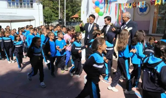 Başkan Arslan, Çamelili öğrencilerin yeni yıl coşkusuna ortak oldu