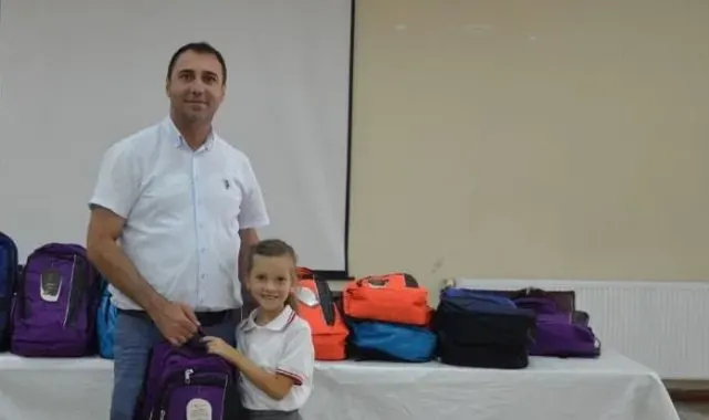 Beylikova'da öğrencilere kırtasiye seti ve çanta desteği