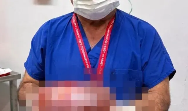 Hastanın karnından 30 santim çapında kitle çıktı