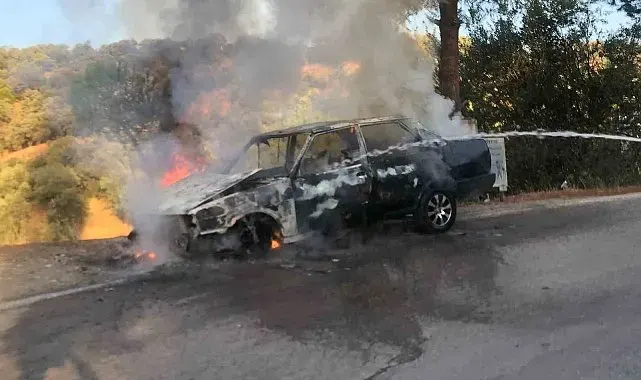 Edremit'te araç yangını itfaiye ekiplerince söndürüldü