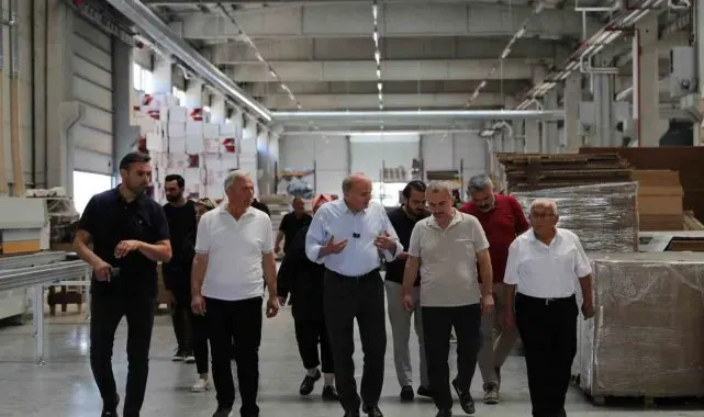 Mobilya fabrikasında ki çalışmaları inceledi