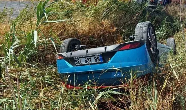 Takla atan otomobilden yaralı olarak kurtuldu