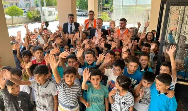 MAGİNDER'den öğrencilere kırtasiye desteği
