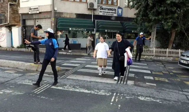 Eyüpsultan'da zabıta ekipleri minik öğrenciler için görev başında