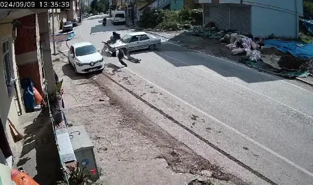 Otomobil ile çarpışan motosiklet sürücüsü havada takla attı