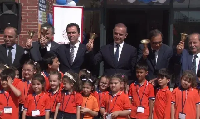 Başkan Alper Yeğin, okulun ilk gününde öğrencileri yalnız bırakmadı