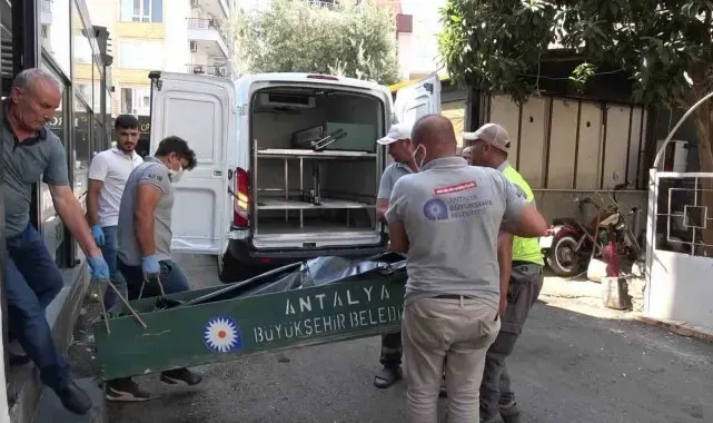 Aşçı çalıştığı mutfakta kanlar içerisinde bulundu