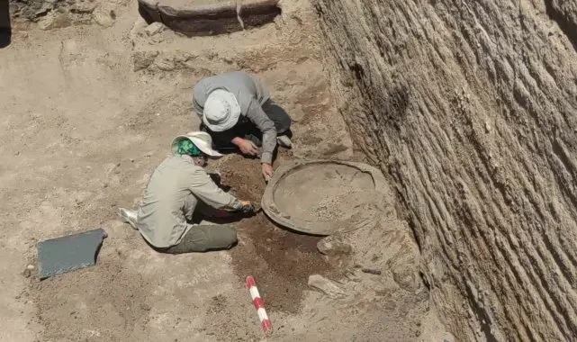 Ayanis Kalesi'nde 2 bin 700 yıllık 3 adet bronz kalkan bulundu