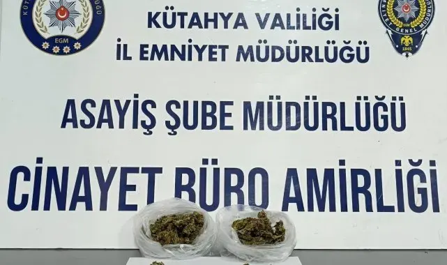 Kütahya'da uyuşturucu bulunan araçtaki 3 kişi gözaltına alındı