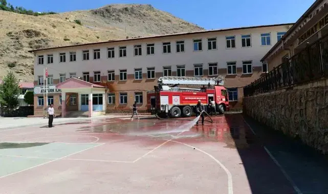 Çatak'ta okullar eğitim öğretime hazırlanıyor