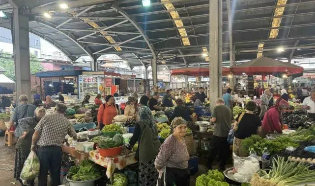 Halk pazarına yoğun ilgi