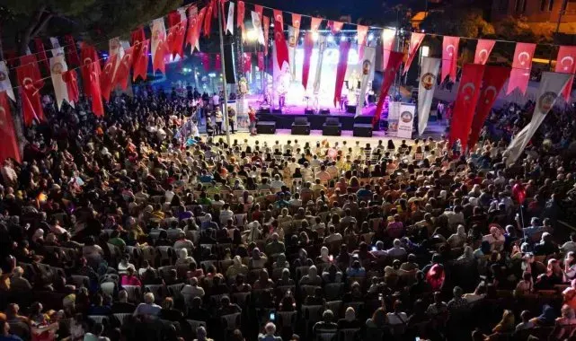 Kuyucak, kurtuluş gününü konserle kutladı