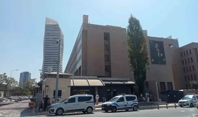 İzmir'de elektrik akımına kapılan 2 kişinin öldüğü davanın ilk duruşması 11 saat sürdü
