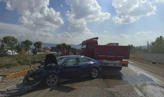 Konya'da otomobil ile tır çarpıştı: 2 yaralı