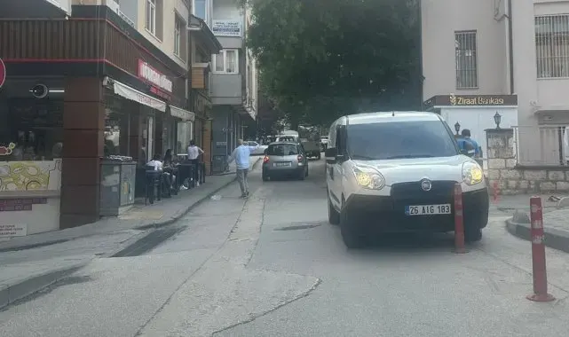Tem ters şeride girdi, hem de hatalı park yaptı