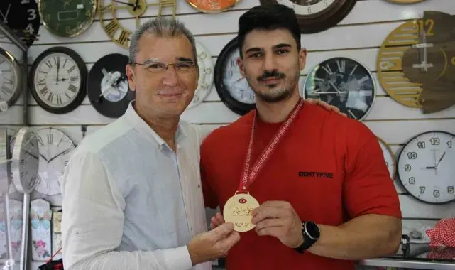Manisalı sporcu Tarık Akpolat, vücut geliştirmede Türkiye şampiyonu oldu
