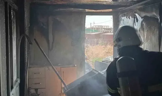 Antakya'da konteyner yanarak kullanılmaz hale geldi