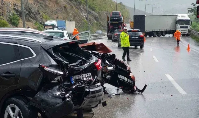 Samsun'da 7 araçlı zincirleme kaza: 1'i ağır 6 yaralı