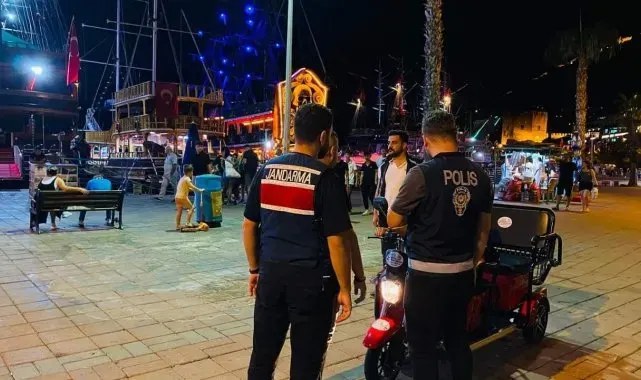 Alanya'da motosiklet sürücülerine ceza yağdı