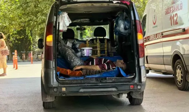 Spiralle ahşap keserken kendini yaraladı