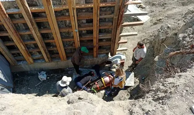 Manevra yapan elektrikli motosiklet köprü inşaatına düştü: 1 yaralı