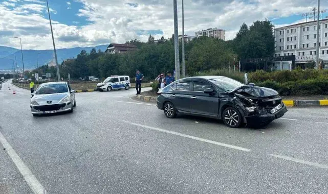 Safranbolu'da iki otomobil çarpıştı: 4 yaralı