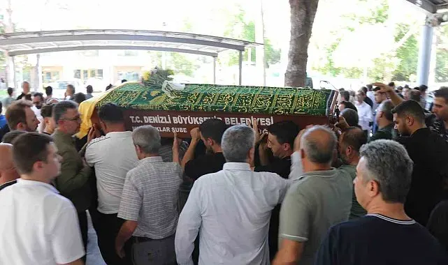 Denizli'de otomobilin çarptığı kadın son yolculuğuna uğurlandı