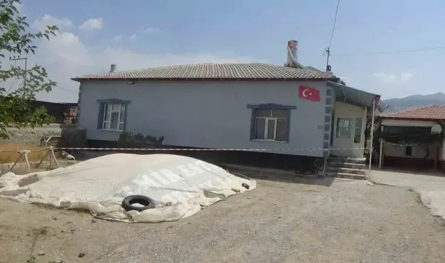 Konya'da obruk riskine karşı ev boşaltıldı