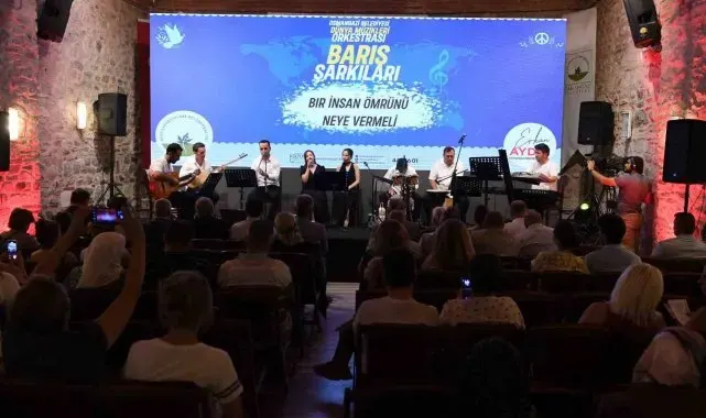 Şarkılar barış dolu bir dünya için seslendirildi
