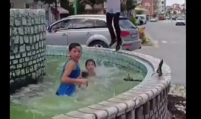 Yozgat'ta çocukların süs havuzunda tehlikeli oyunu
