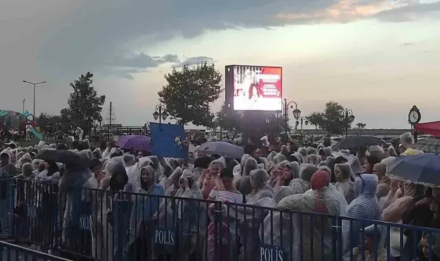 Tekirdağ'da sağanak yağış etkili oldu