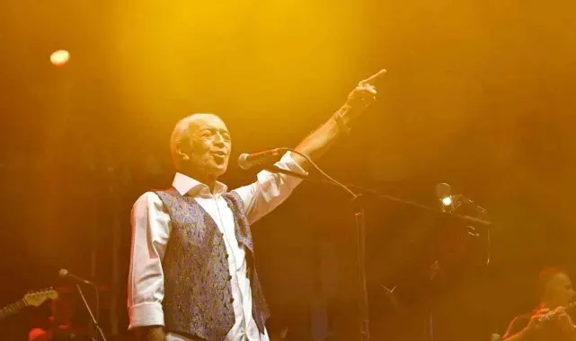 Edip Akbayram, 30 yıl sonra halk konserinde hayranlarıyla buluştu