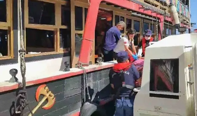 Teknede rahatsızlanan vatandaşı Sahil Güvenlik tahliye etti
