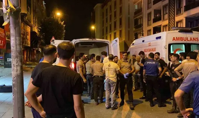 Bahçelievler'de caddede yürüyen 3 kişiye silahlı saldırı: 1 ölü, 1 yaralı