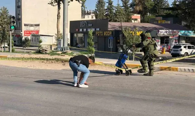 Valilik karşısında şüpheli paket paniği