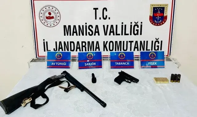Manisa'da ikametten ruhsatsız tabanca ve tüfek çıktı
