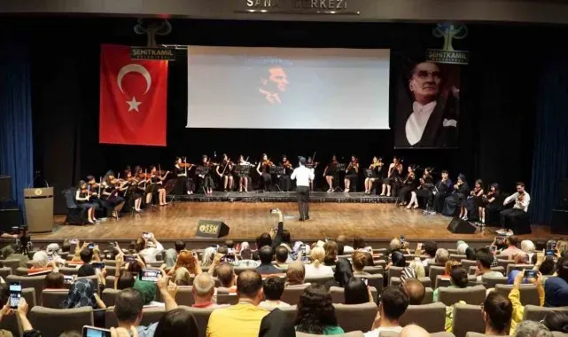 Şehitkamil'in gençlerinden keman dinletisi