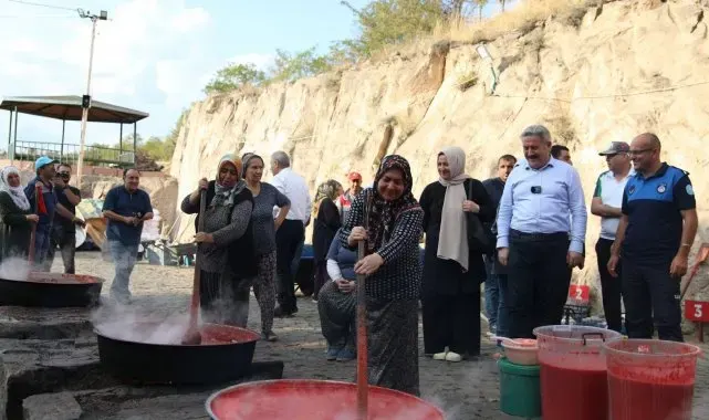 Başkan Palancıoğlu, Salça Günleri'nde Evliyalar Parkı'nı ziyaret etti