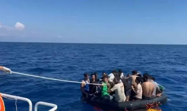 Yunanistan'ın geri ittiği 25 düzensiz göçmen kurtarıldı
