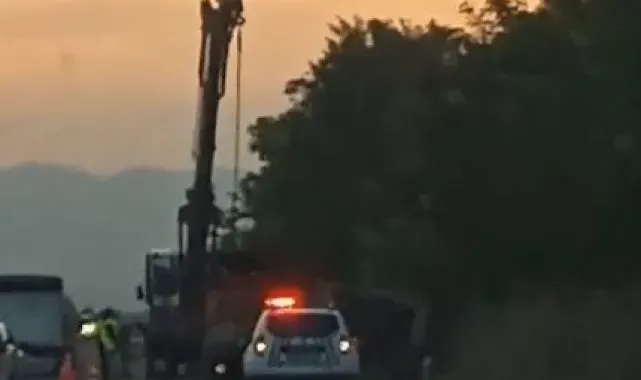 D100'de kontrolden çıkan tır devrildi: 1 yaralı