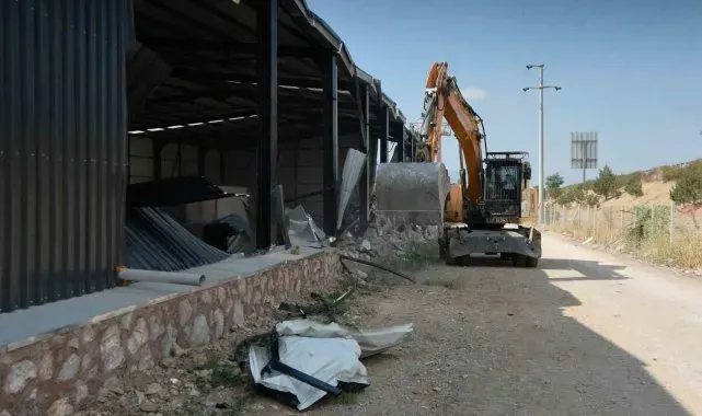 Osmangazi'de tarım arazileri kaçak yapılardan temizleniyor