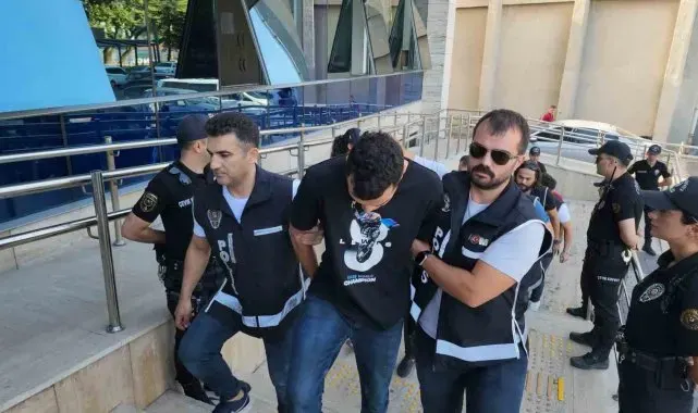 Lüks aracın kundaklandığı olayda 6 şüpheliden 4'ü tutuklandı