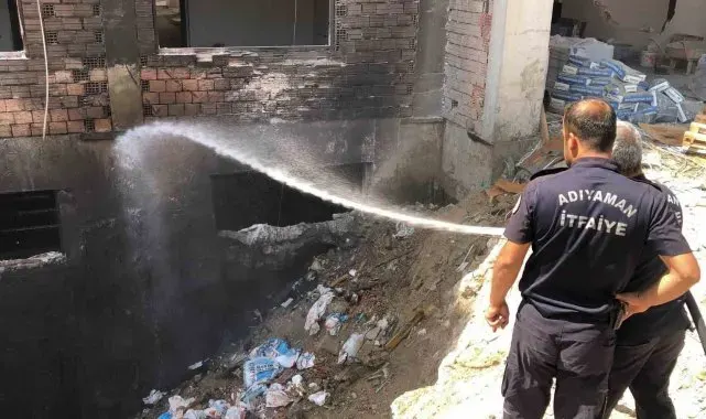İnşaat atıklarının alev alması paniğe neden oldu