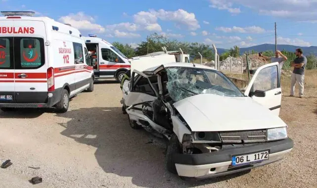 Amasya'da 2 aracın çarpıştığı kaza kamerada