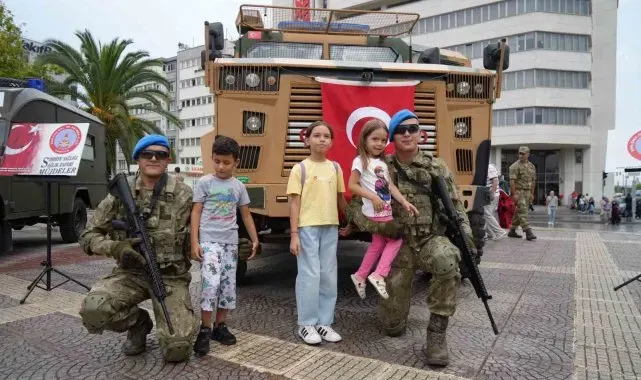 TSK personeline ve kullandığı araçlara vatandaşlardan yoğun ilgi